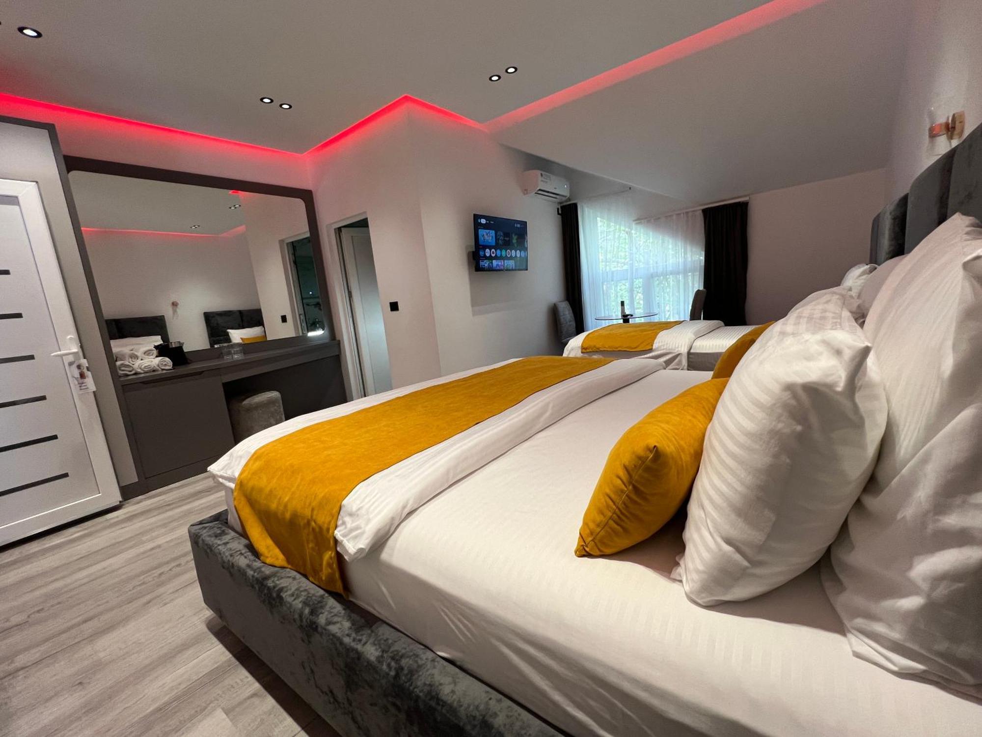 Breezy Hotel Valbone Buitenkant foto